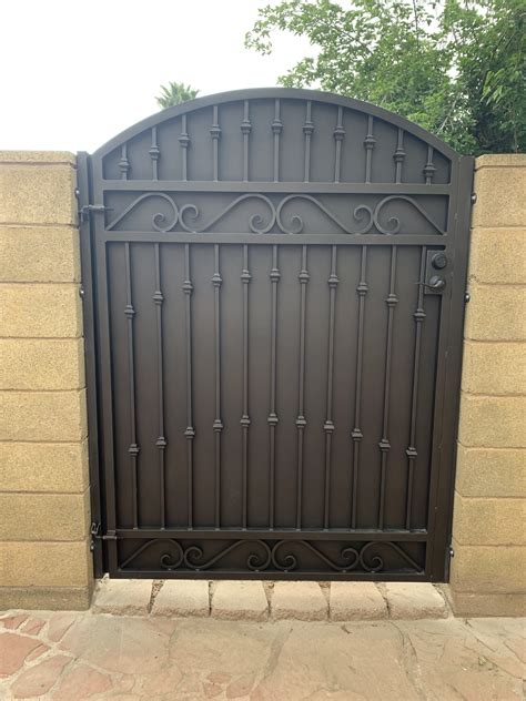 Metal gate 